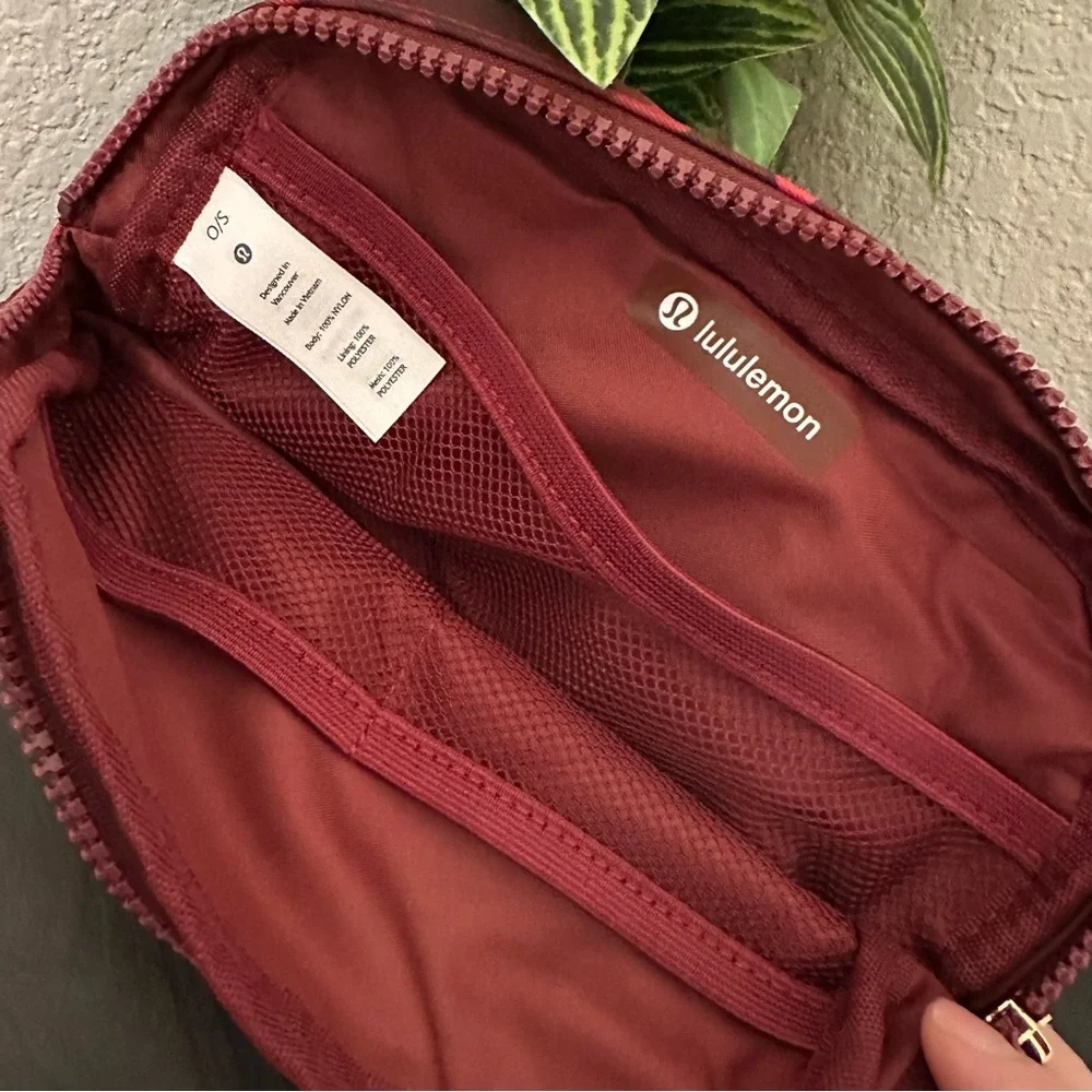 Lululemon Athletica LIMITED‎ EDITION Go everywhere Bag
